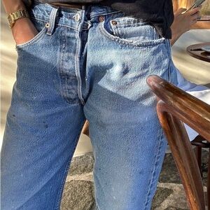 Vintage Levi's 501 High Rise Straight Leg Button Fly
Jeans / Waist 32”